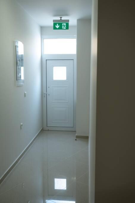 Anesis Airport Rooms 204 Koropí Kültér fotó